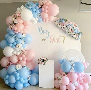 arche de déco ballon bleu et rose pour baby shower avec texte personnalisé bleu et rose 