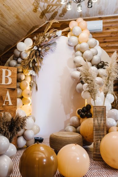 Création d'une déco originale avec ballons de tailles différentes